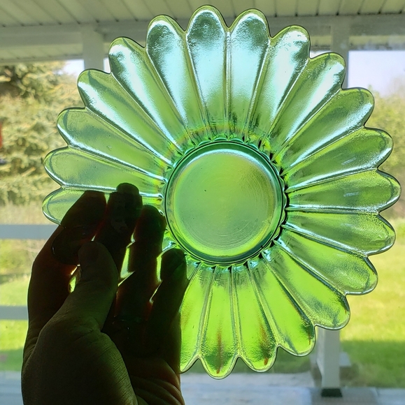 Green Carnival Glass Flower Dish Candle Holder - Picture 5 of 6